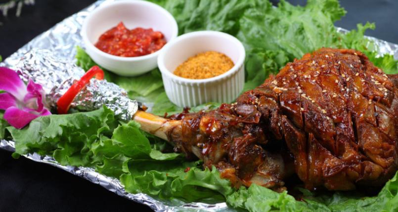 鞑子炭火烤羊腿